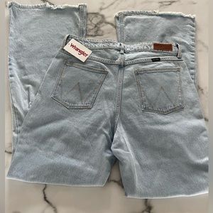 NWT WRANGLER High Rise Fierce Flare Destructed Jean